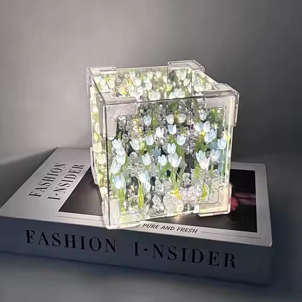 BLOOM TULIP LAMP